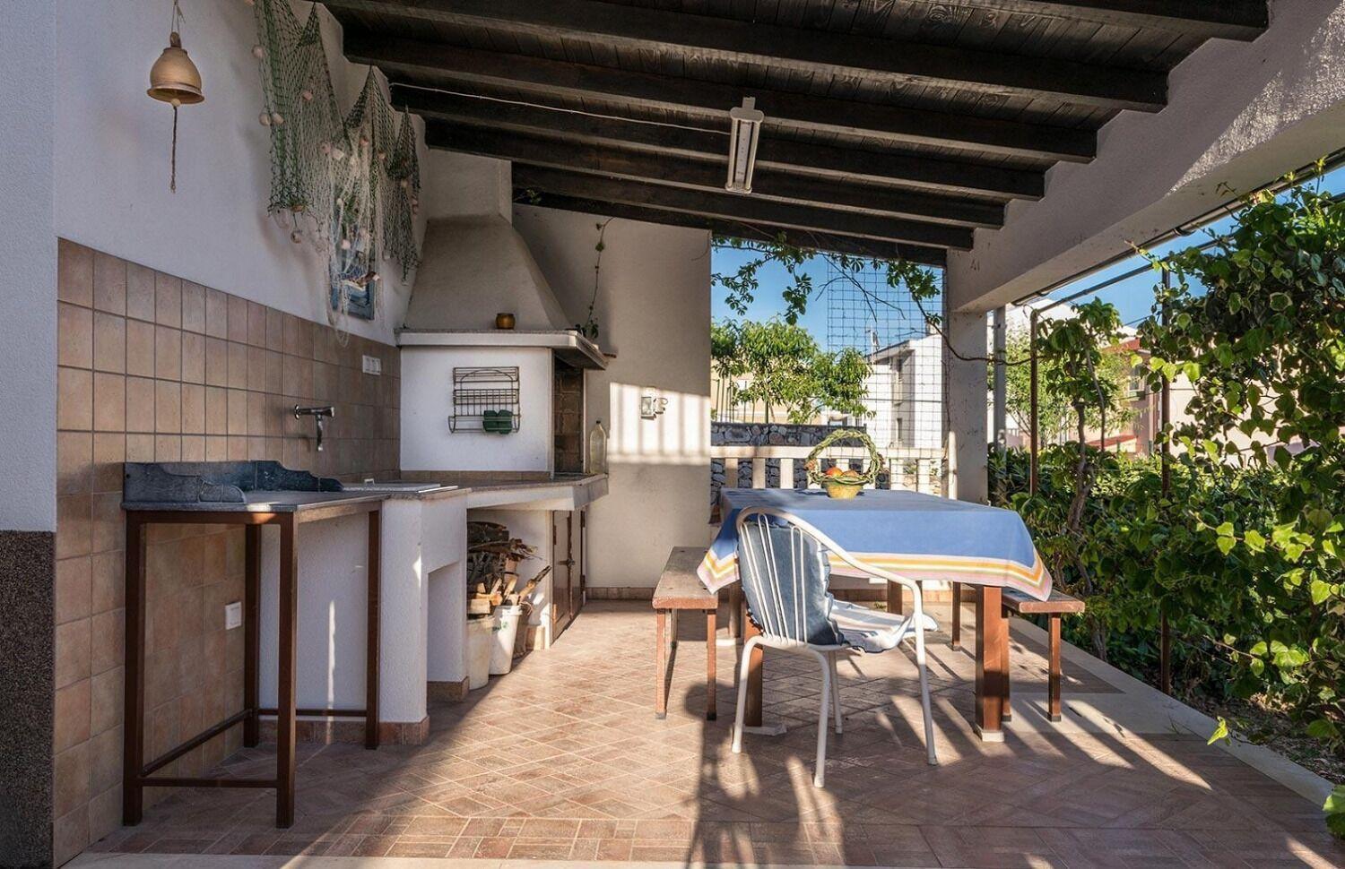 Apartments Brane - 100M From The Beach Trogir Exterior foto